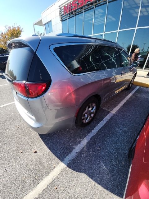 2019 Chrysler Pacifica Limited photo 3