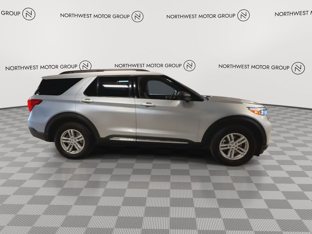2022 Ford Explorer XLT photo 2