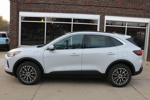 2025 Ford Escape Plug-In Hybrid photo 2