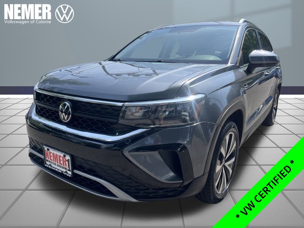 2022 Volkswagen Taos SE's photo