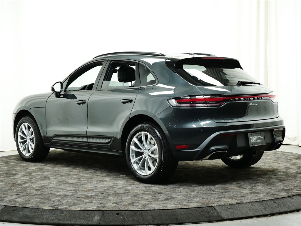 2025 Porsche Macan T photo 2