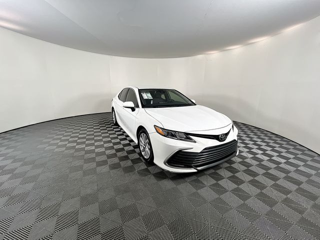 2022 Toyota Camry LE photo 2