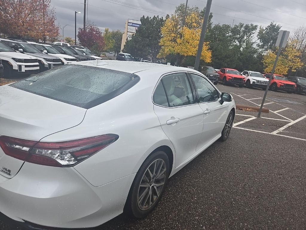 2022 Toyota Camry Hybrid XLE photo 2