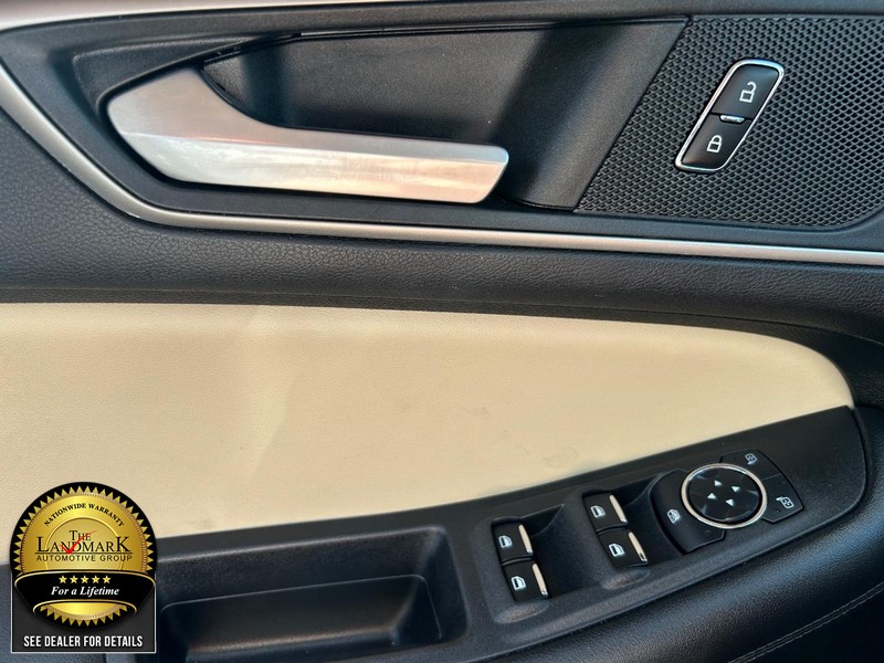2023 Ford Edge SEL photo 3