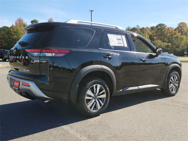 2025 Nissan Pathfinder SL photo 3