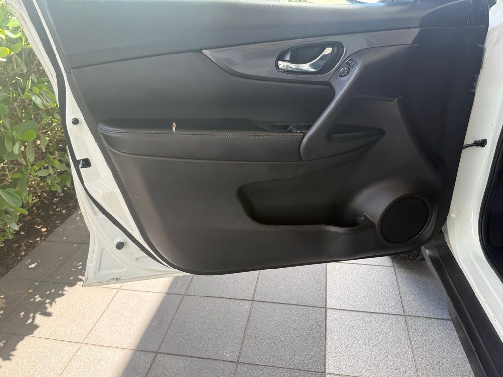 2020 Nissan Rogue SV photo 24