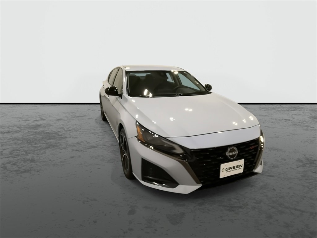 2023 Nissan Altima 2.5 SR photo 2