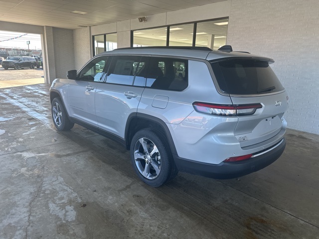 2025 Jeep Grand Cherokee Limited photo 3