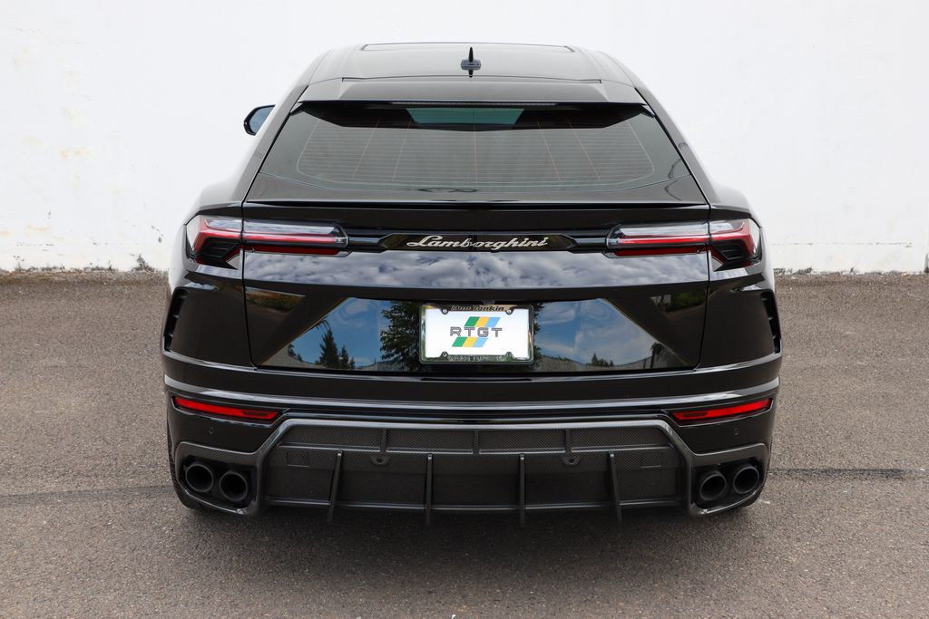 2021 Lamborghini Urus photo 9