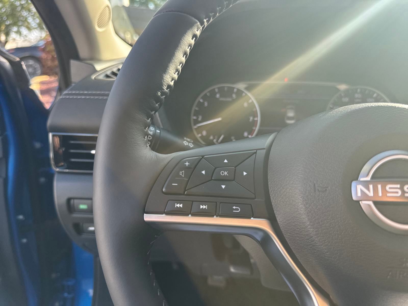 2025 Nissan Sentra SV photo 13