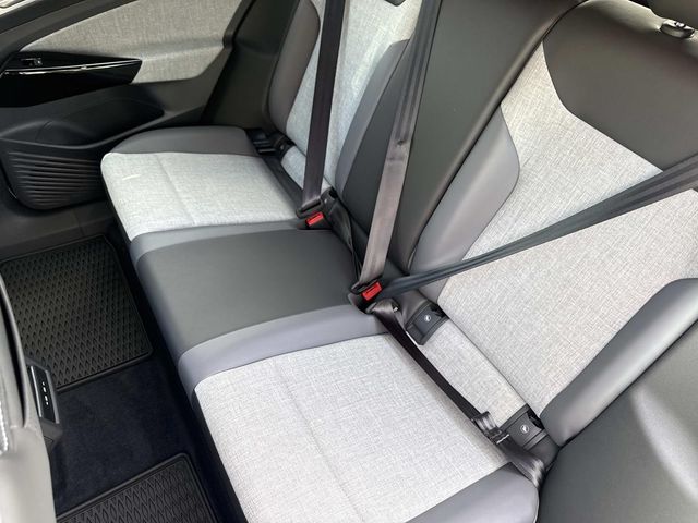 2025 Volkswagen ID.4 Pro photo 11