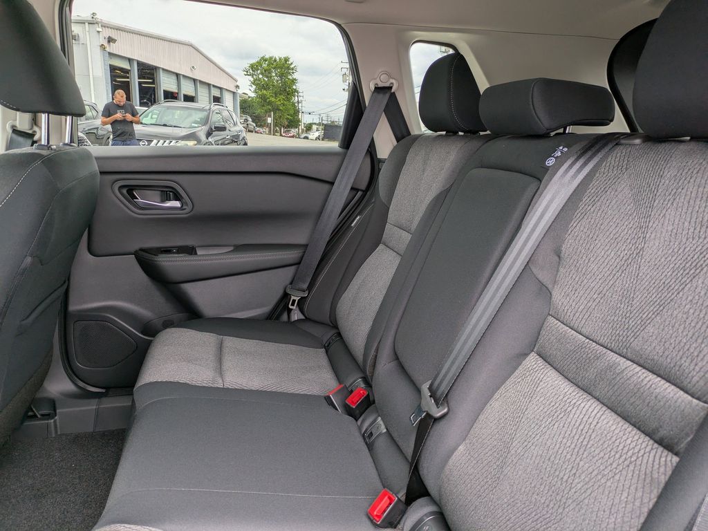 2026 Nissan Rogue SV photo 11