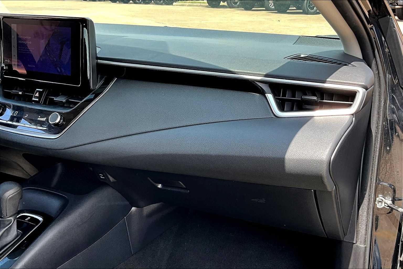 2023 Toyota Corolla LE photo 17