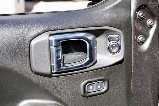 New 2025 Granite Crystal Metallic Clear-Coat Exterior Paint Jeep Willys image 30