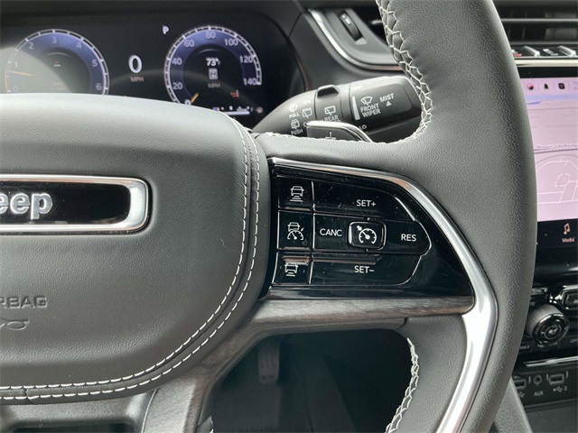 2024 Jeep Grand Cherokee Overland photo 17
