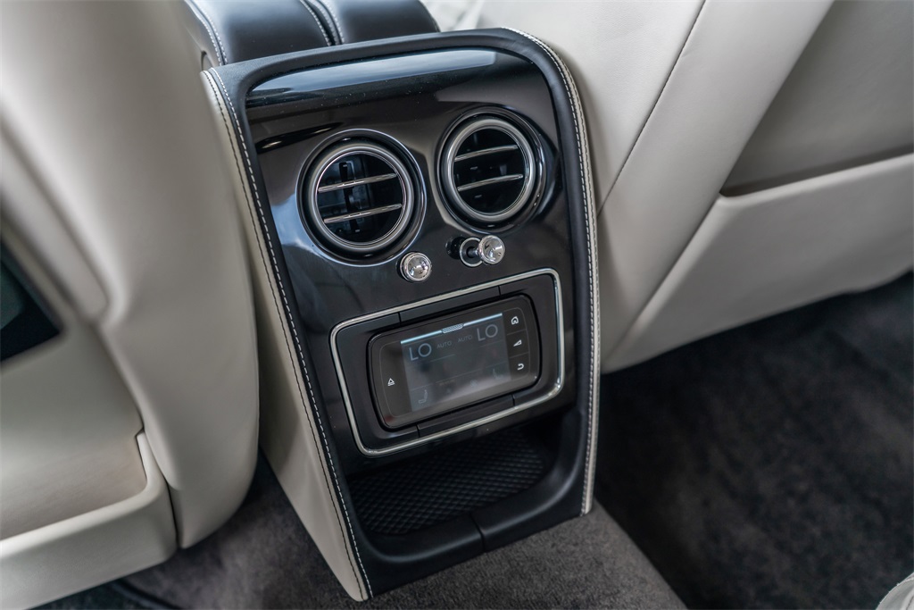 2018 Bentley Flying Spur V8 photo 43
