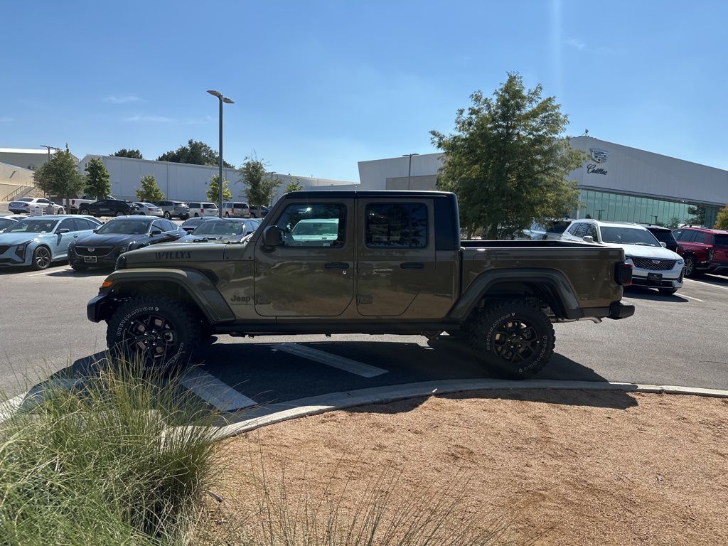2025 Jeep Gladiator Willys photo 3