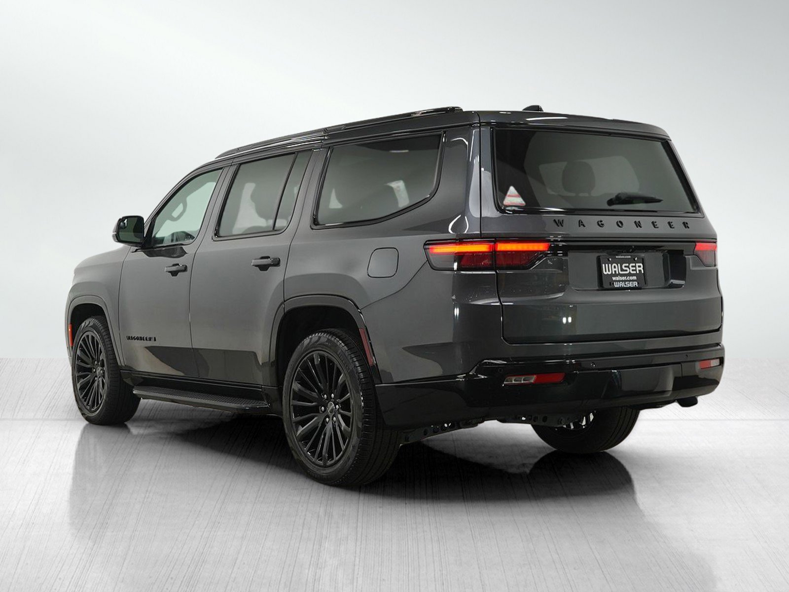 2024 Jeep Wagoneer Series II Carbide photo 3