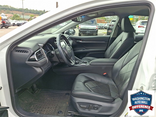 2018 Toyota Camry Hybrid XLE photo 13