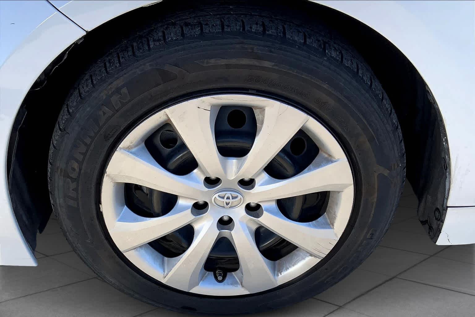 2021 Toyota Corolla LE photo 9