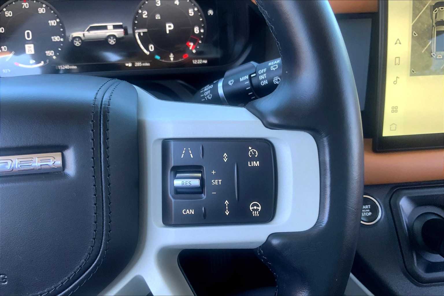 2024 Land Rover Defender S photo 21