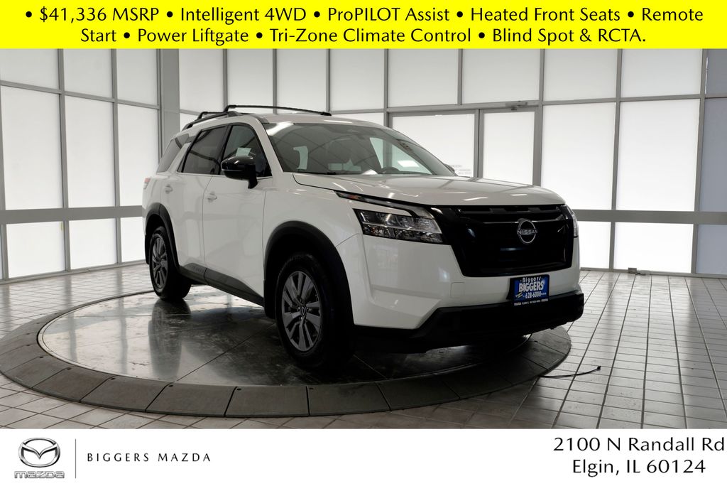 2022 Nissan Pathfinder SV's photo