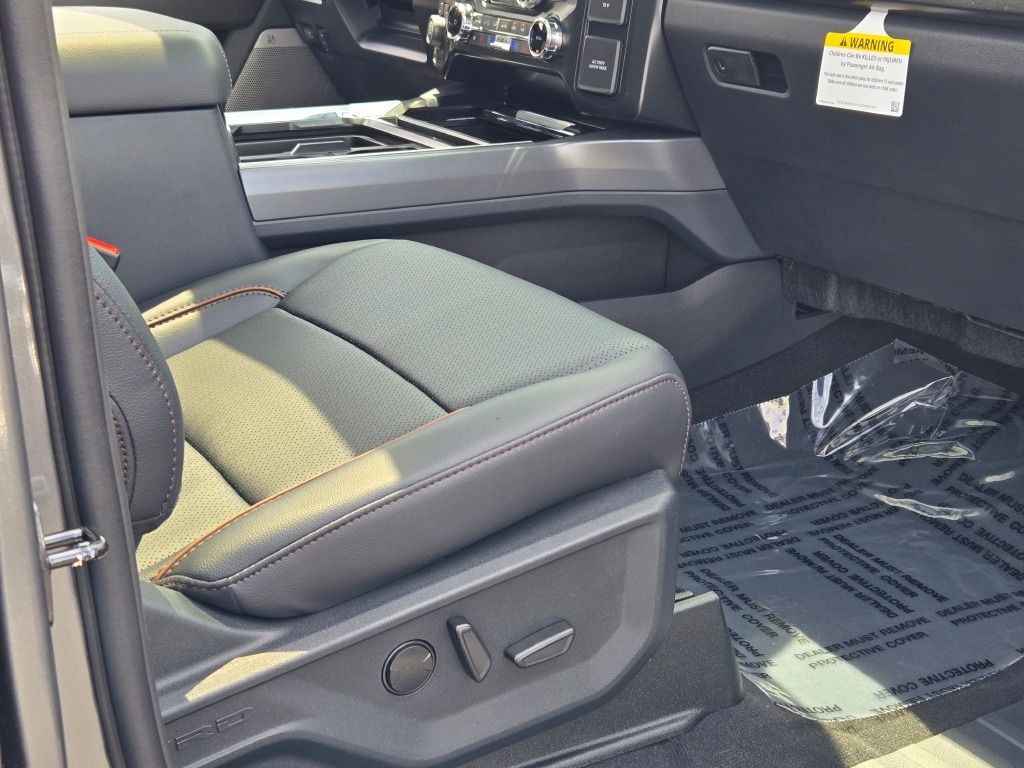 2025 Ford F-250 Lariat photo 6