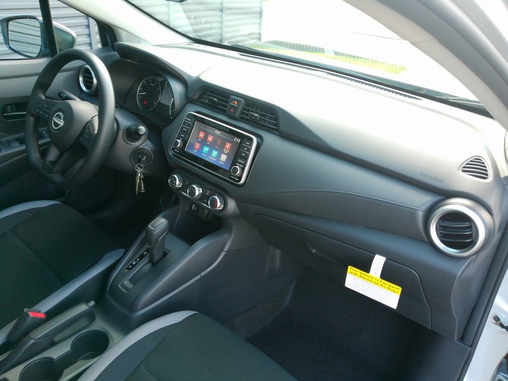 2025 Nissan Versa S photo 13