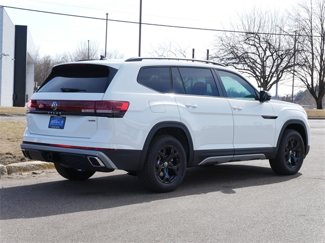 Certified 2025 Volkswagen Atlas Atlas Peak Edition with VIN 1V2CR2CA9SC512259 for sale in Inver Grove Heights, Minnesota