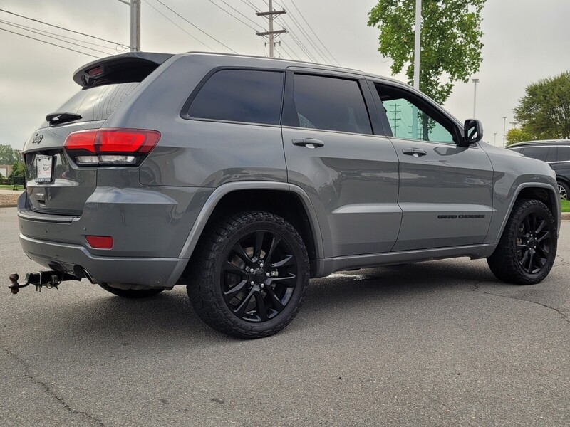 2020 Jeep Grand Cherokee Altitude photo 2