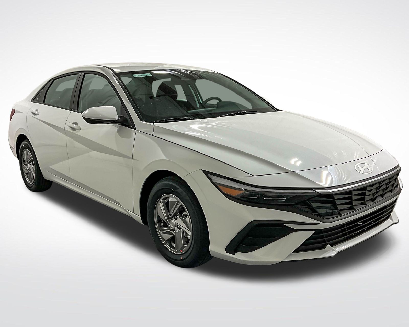 2025 Hyundai Elantra SE photo 3