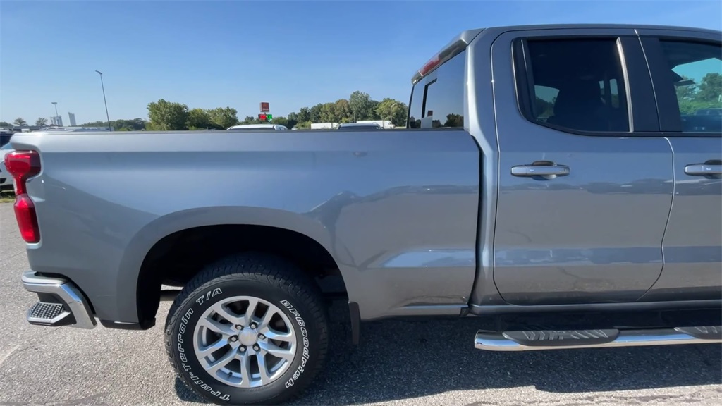 2019 Chevrolet Silverado 1500 LT photo 2