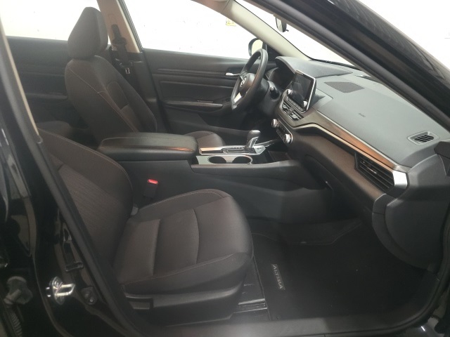 2024 Nissan Altima 2.5 SV photo 3