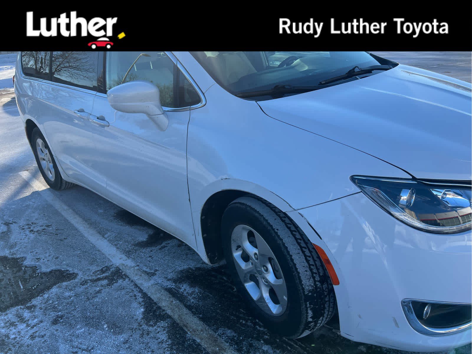 2018 Chrysler Pacifica Hybrid Touring Plus's photo