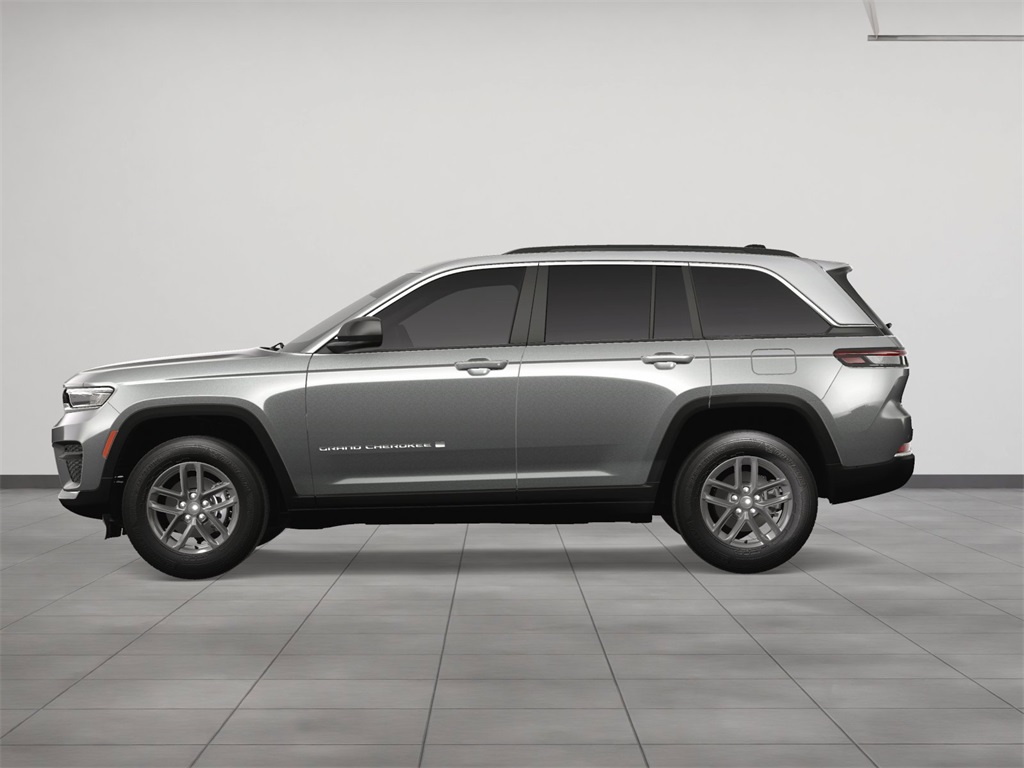 2025 Jeep Grand Cherokee Laredo photo 3