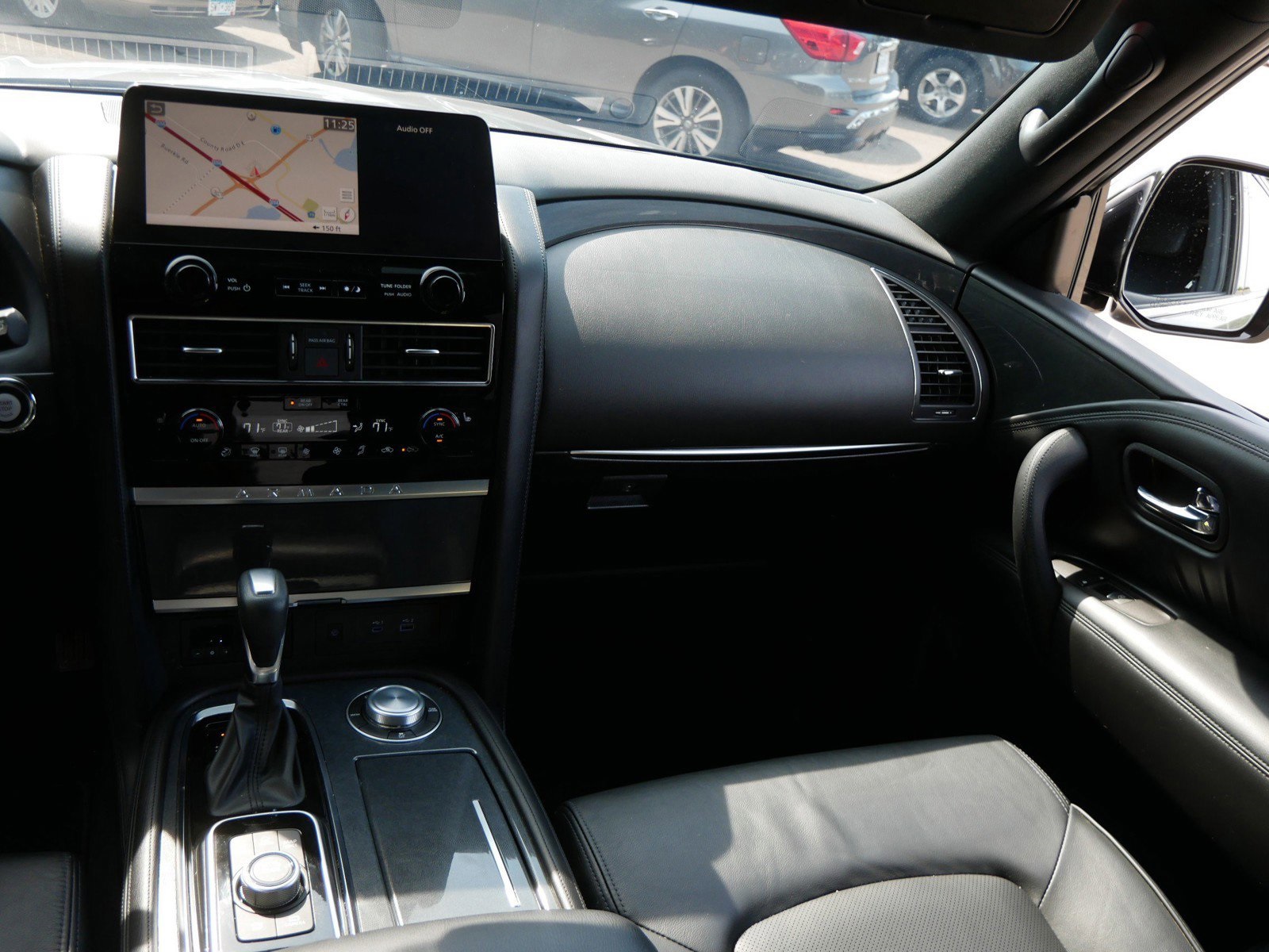 2024 Nissan Armada SL photo 13