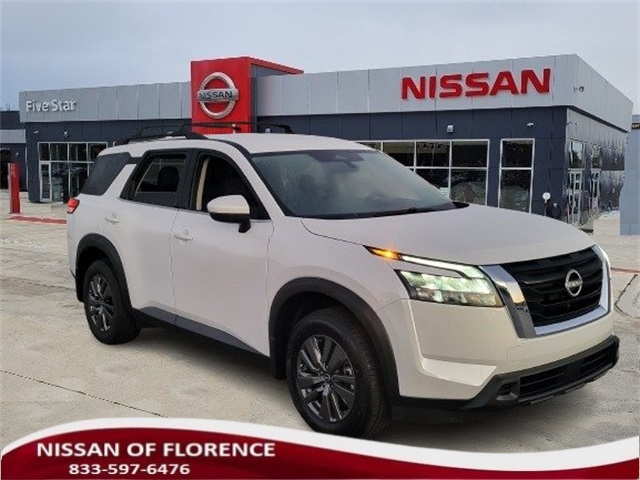 2025 Nissan Pathfinder SV's photo