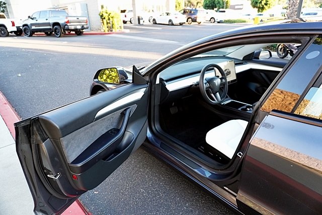 Used 2023  Tesla Long Range image 40