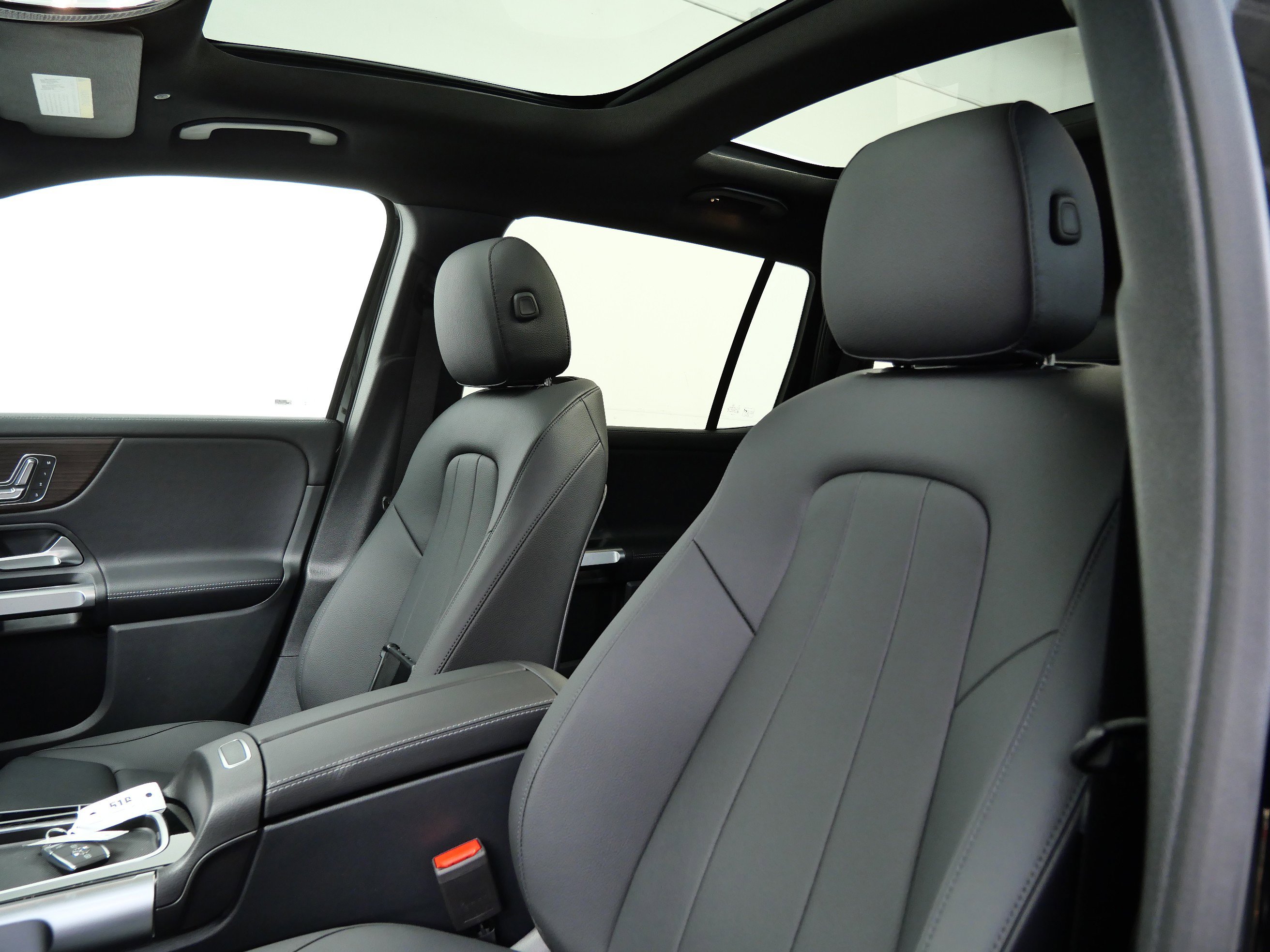 2026 Mercedes Benz GLB 250 4MATIC photo 5