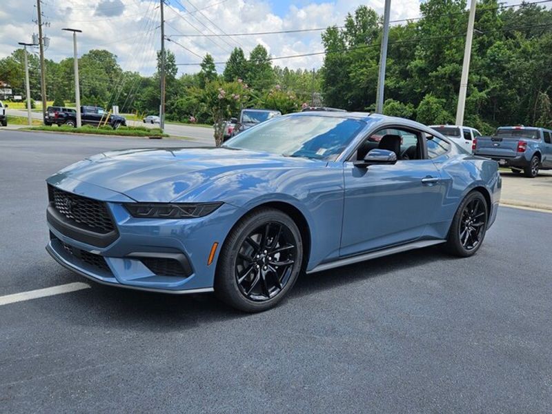 2025 Ford Mustang EcoBoost photo 3