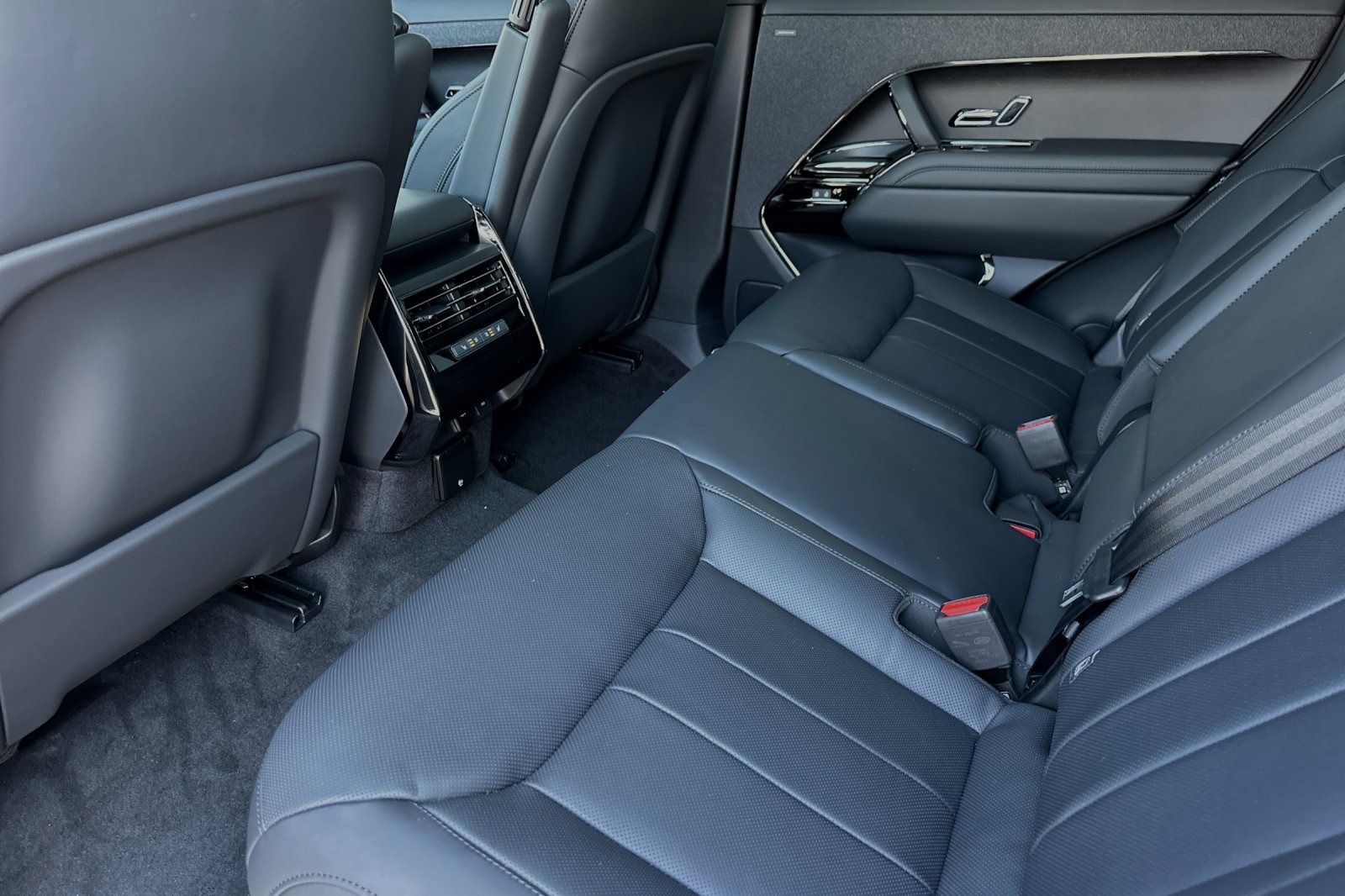 2025 Land Rover Range Rover Sport SE photo 12