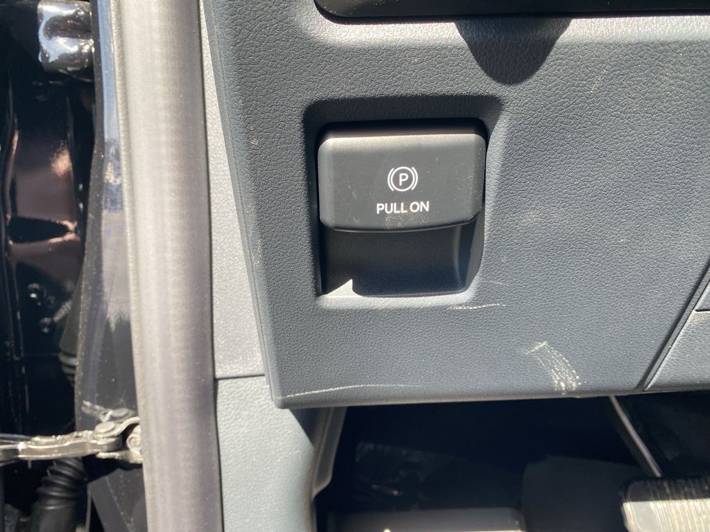 2025 Ford F-150 XLT photo 12