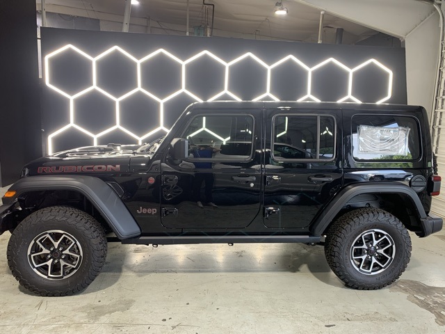 2024 Jeep Wrangler Rubicon photo 2