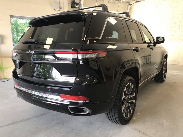 2022 Jeep Grand Cherokee Overland photo 3