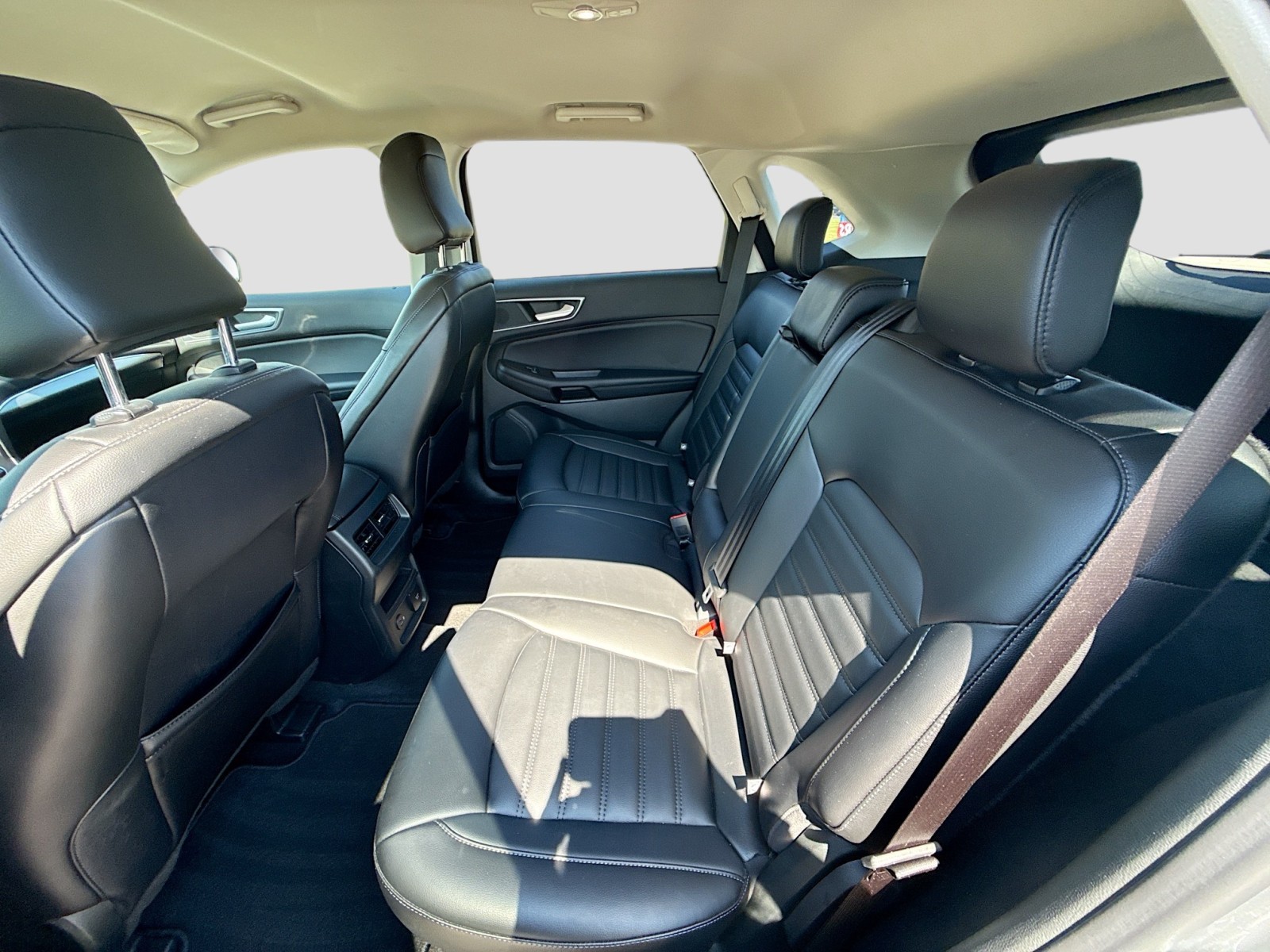 2022 Ford Edge SEL photo 23