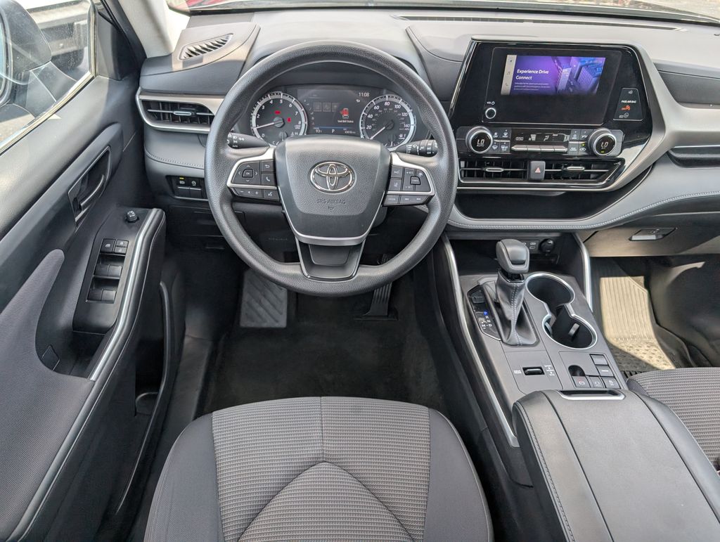 2023 Toyota Highlander L photo 6