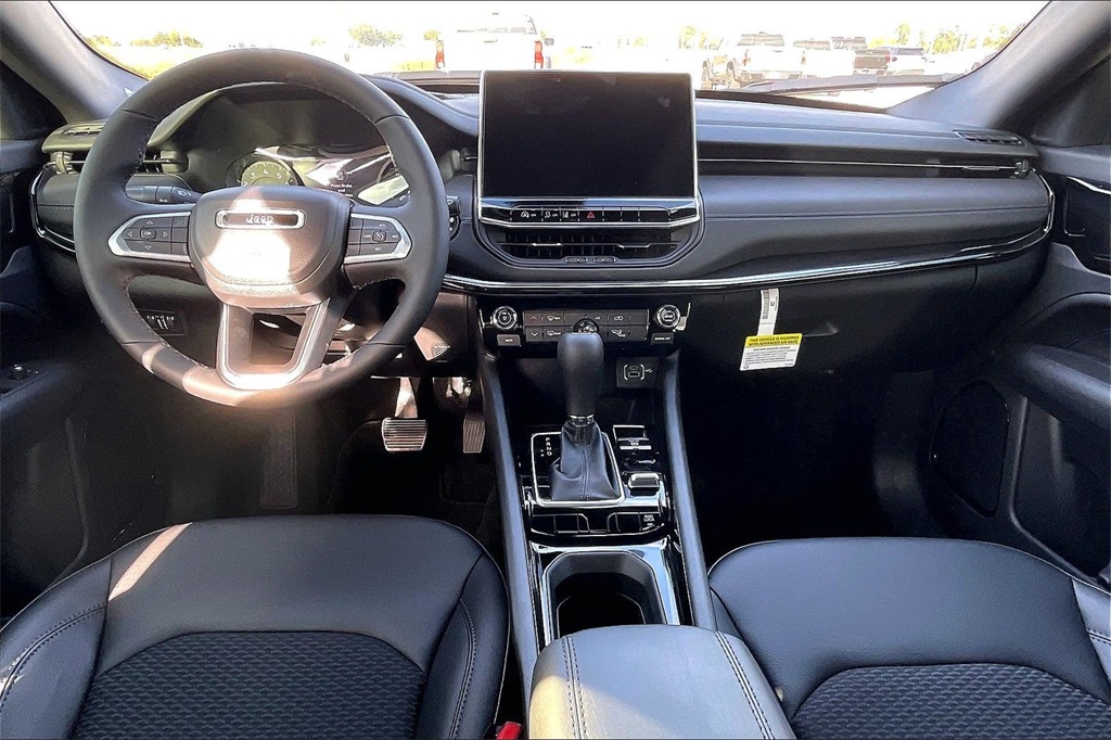 2026 Jeep Compass Latitude Altitude photo 2