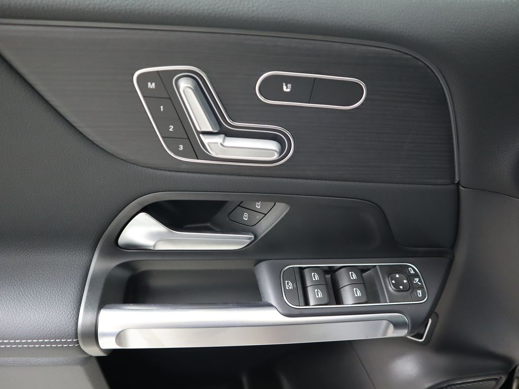 2025 Mercedes Benz EQB photo 20