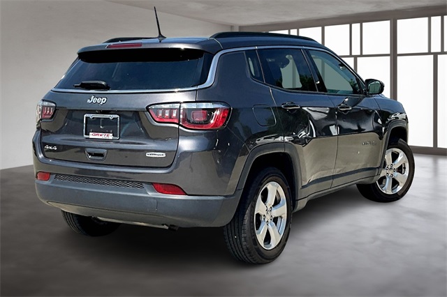2018 Jeep Compass Latitude photo 3