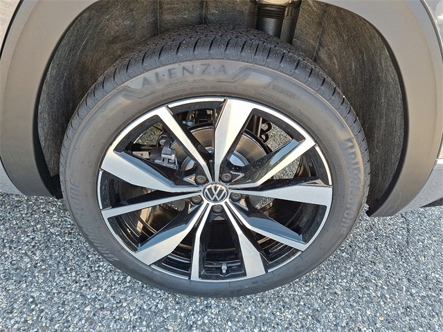 2026 Volkswagen Atlas Cross Sport SEL Premium R-Line photo 4